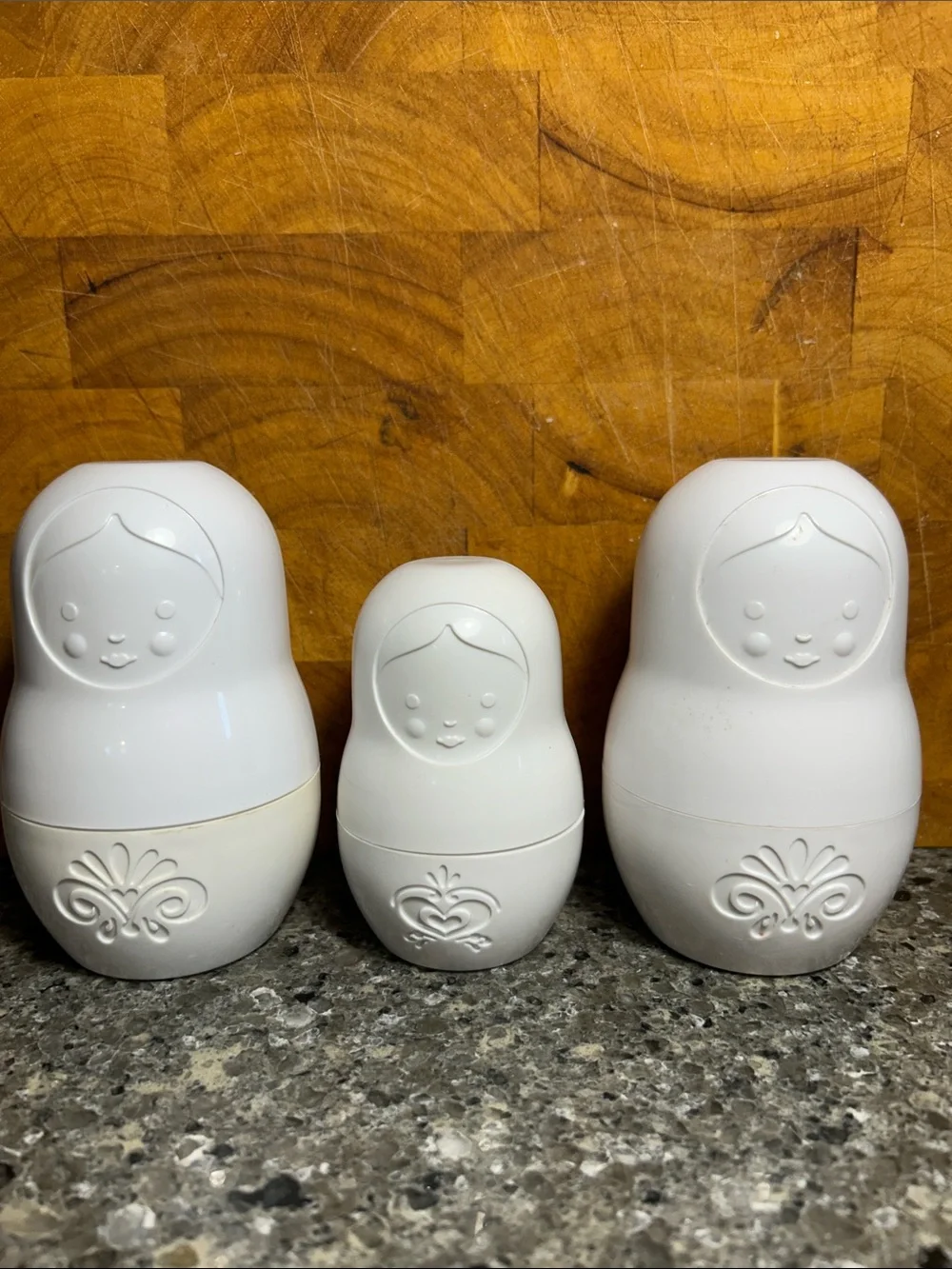 3 Nesting dolls measuring cups